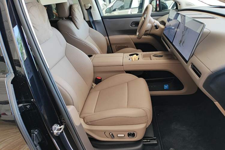Used Li Auto i8 2025 Model Standard Version Right Front Seat