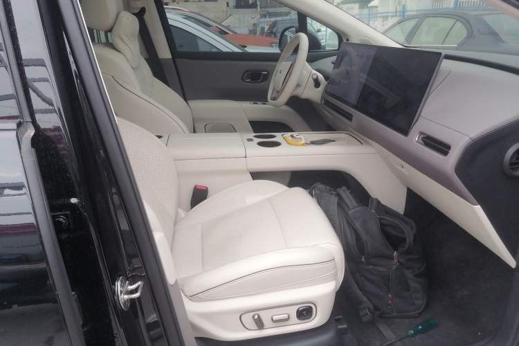 Used Li Auto i8 2025 Model Standard Version Right Front Seat