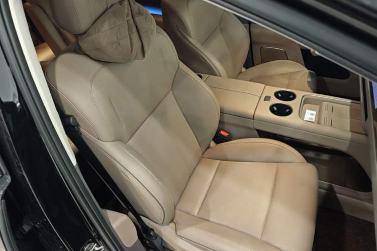 Used Li Auto i8 2025 Model Standard Version Right Front Seat