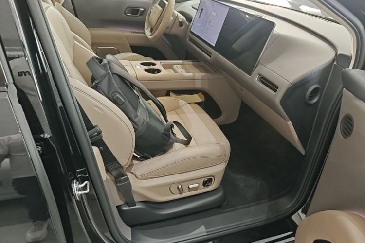 Used Li Auto i8 2025 Model Standard Version Right Front Seat