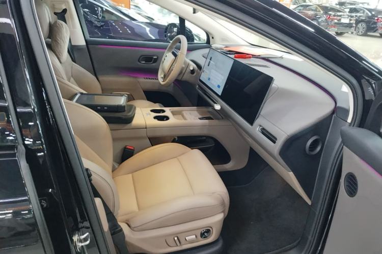 Used Li Auto i8 2025 Model Standard Version Right Front Seat