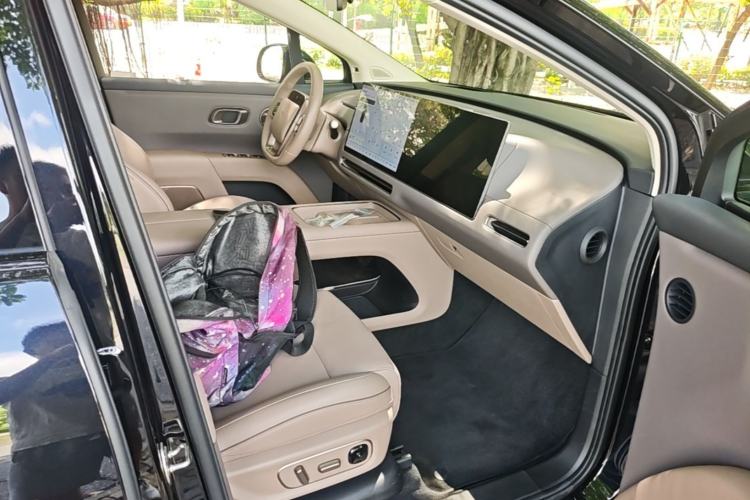 Used Li Auto i8 2025 Model Standard Version Right Front Seat
