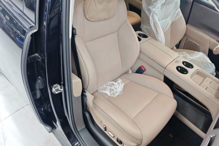 Used Li Auto i8 2025 Model Standard Version Right Front Seat