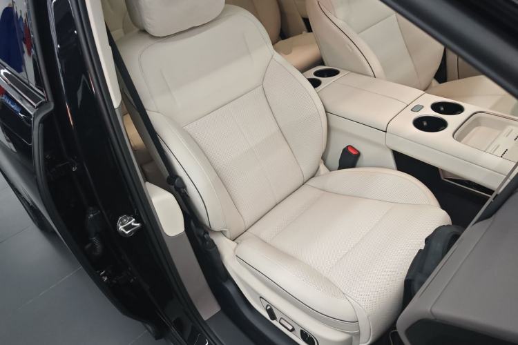 Used Li Auto i8 2025 Model Standard Version Right Front Seat