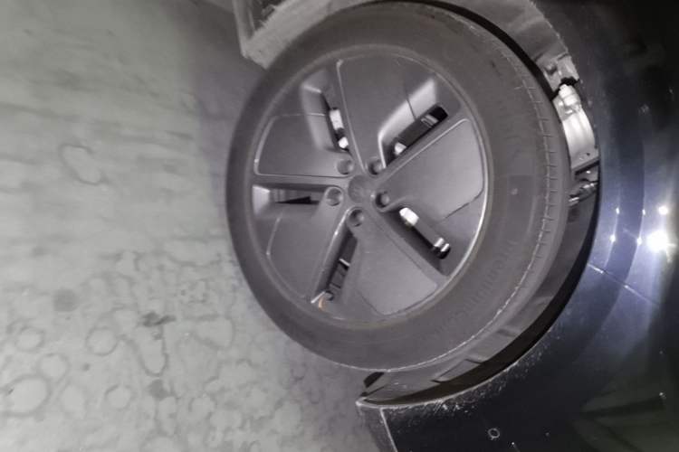 Used Li Auto i8 2025 Model Standard Version Right Front Wheel Hub