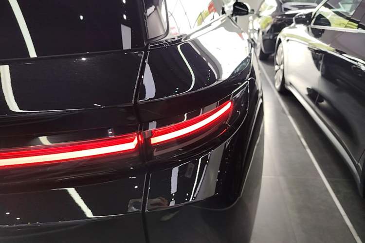 Used Li Auto i8 2025 Model Standard Version Right Rear Taillight