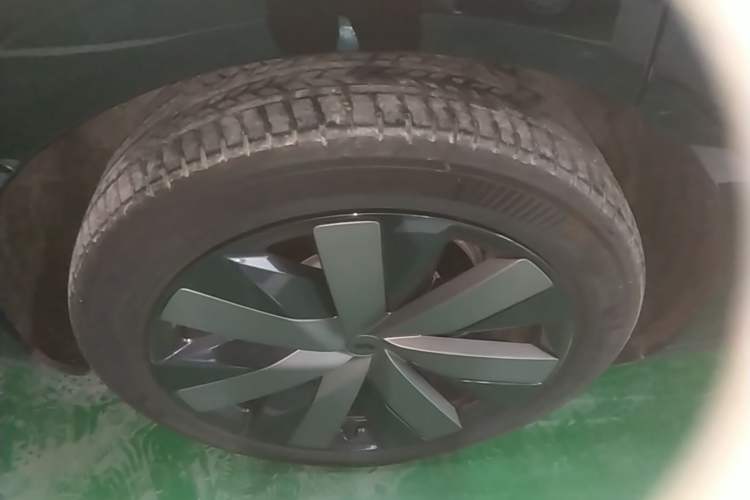 Used Li Auto i8 2025 Model Standard Version Right Rear Wheel Hub