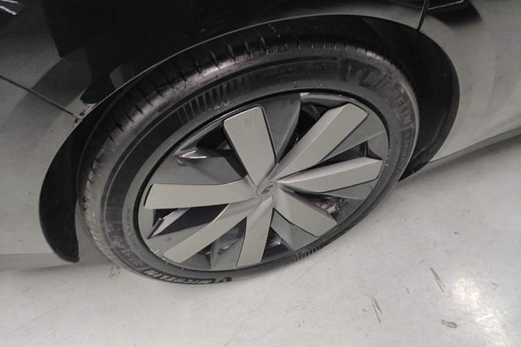 Used Li Auto i8 2025 Model Standard Version Right Rear Wheel Hub
