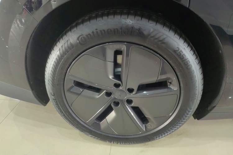 Used Li Auto i8 2025 Model Standard Version Right Rear Wheel Hub
