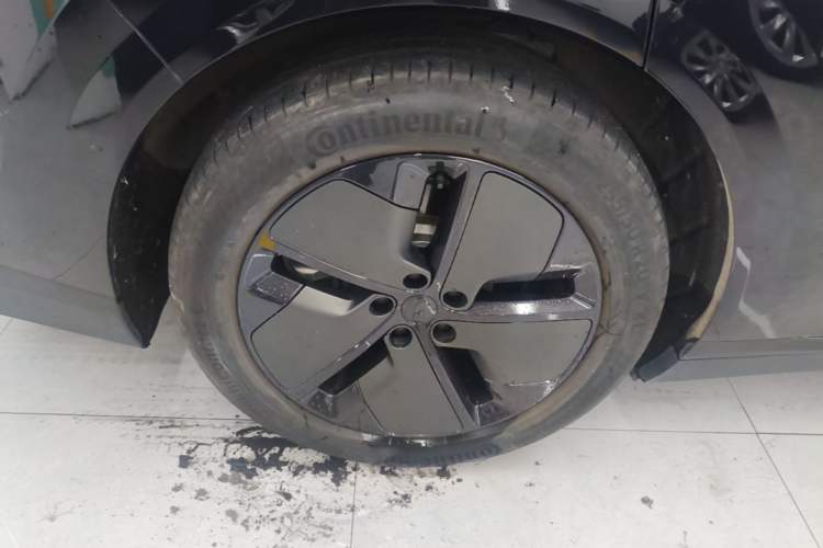 Used Li Auto i8 2025 Model Standard Version Right Rear Wheel Hub
