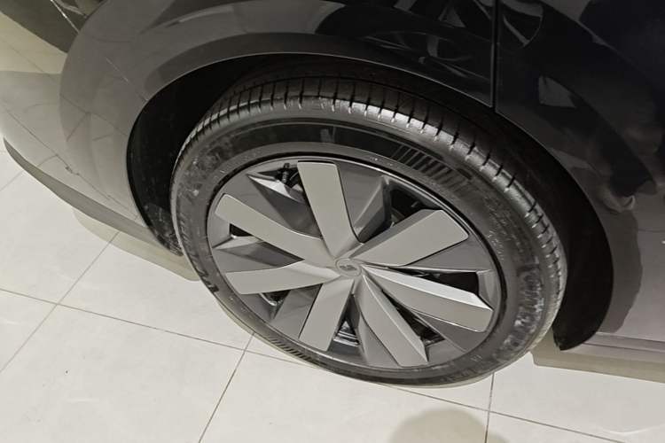 Used Li Auto i8 2025 Model Standard Version Right Rear Wheel Hub
