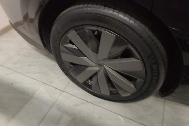 Used Li Auto i8 2025 Model Standard Version Right Rear Wheel Hub