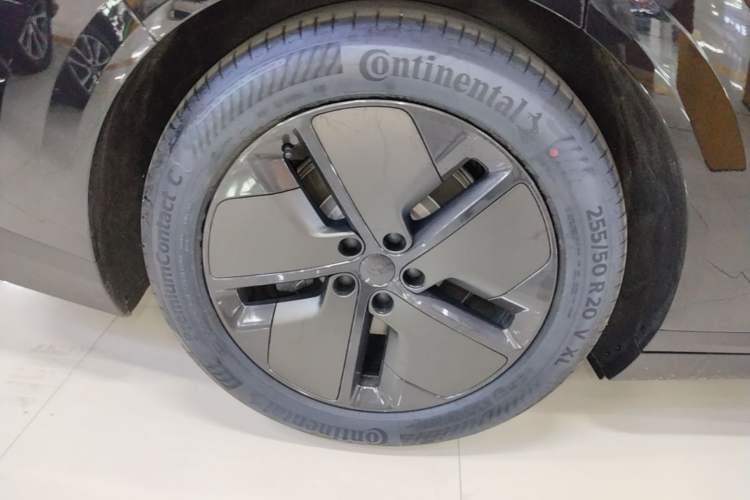 Used Li Auto i8 2025 Model Standard Version Right Rear Wheel Hub