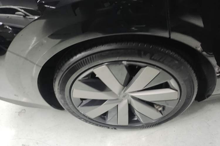 Used Li Auto i8 2025 Model Standard Version Right Rear Wheel Hub