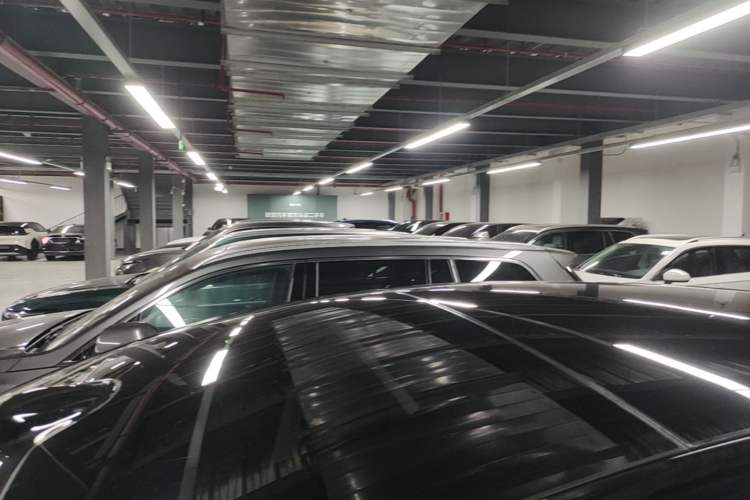 Used Li Auto i8 2025 Model Standard Version Roof