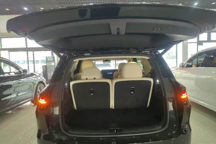 Used Li Auto i8 2025 Model Standard Version Trunk