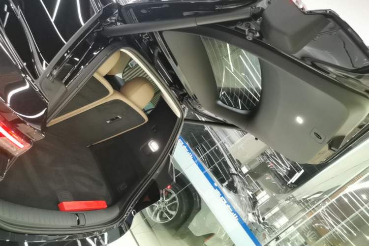 Used Li Auto i8 2025 Model Standard Version Trunk