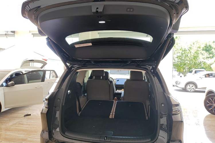 Used Li Auto i8 2025 Model Standard Version Trunk