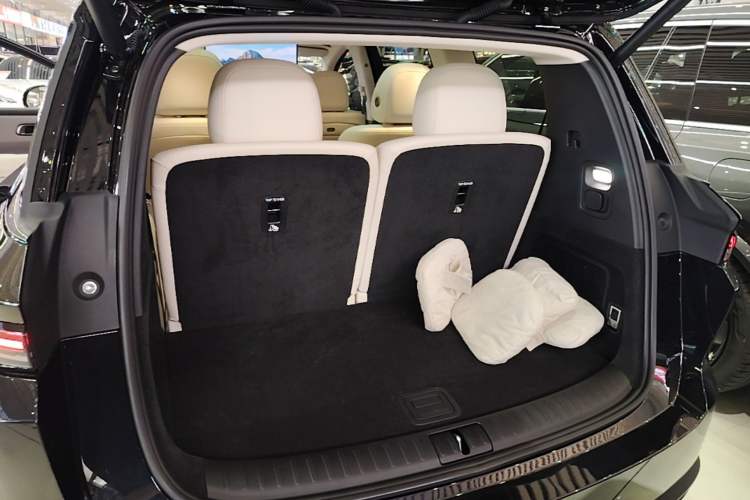 Used Li Auto i8 2025 Model Standard Version Trunk