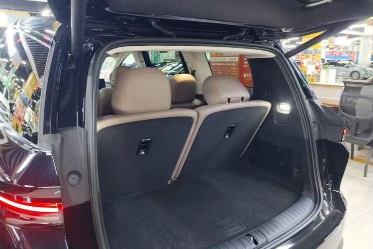Used Li Auto i8 2025 Model Standard Version Trunk
