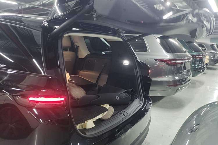 Used Li Auto i8 2025 Model Standard Version Trunk