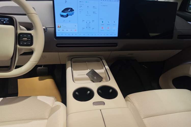Used Li Auto i8 2025 Model Standard Version Audio And AC Panel