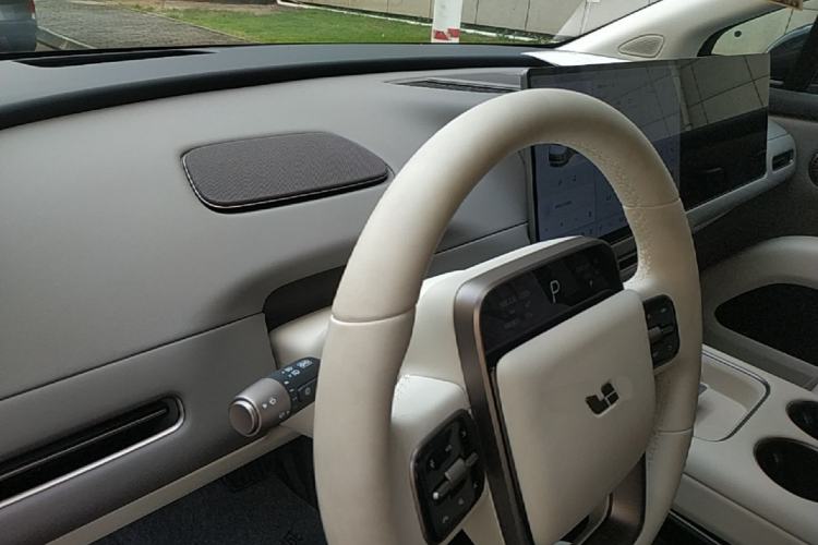 Used Li Auto i8 2025 Model Standard Version Center Console
