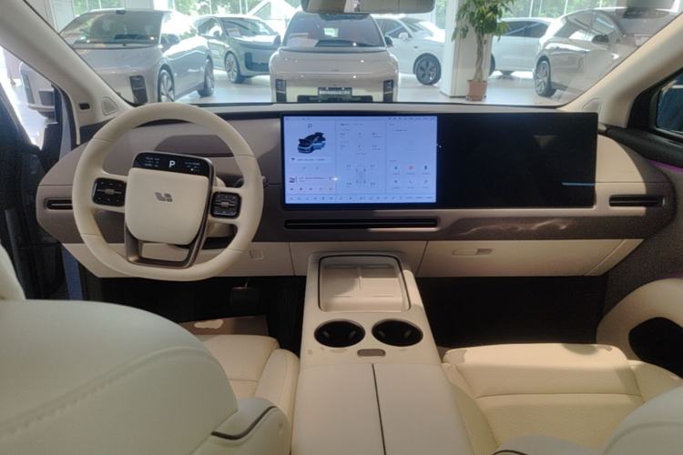 Used Li Auto i8 2025 Model Standard Version Center Console