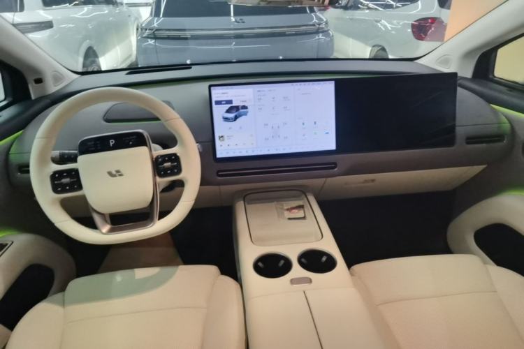 Used Li Auto i8 2025 Model Standard Version Center Console