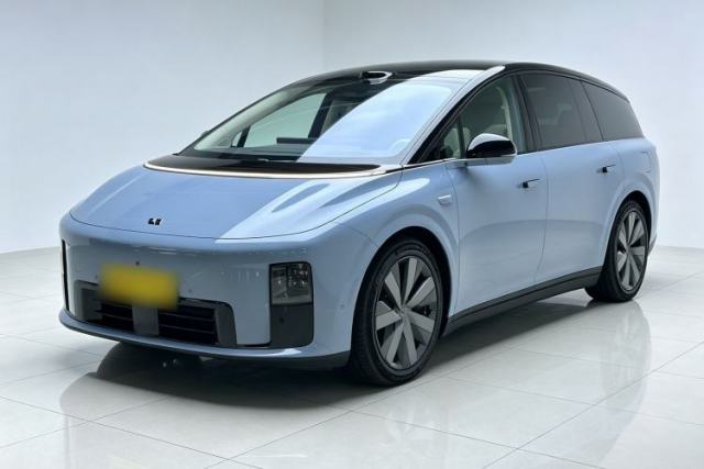 Li Auto i8 2025 Model Standard Version مستعملة