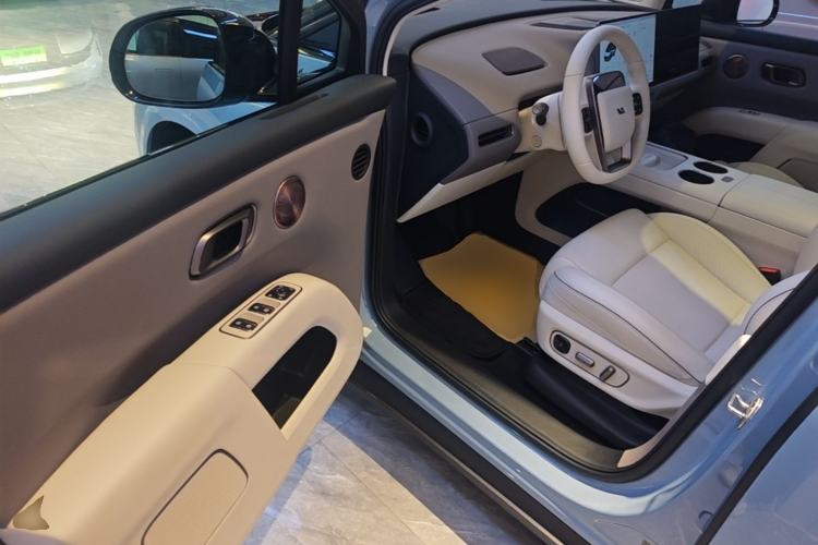 Used Li Auto i8 2025 Model Standard Version Driver Seat