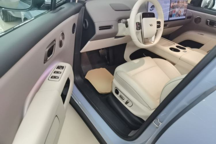 Used Li Auto i8 2025 Model Standard Version Driver Seat
