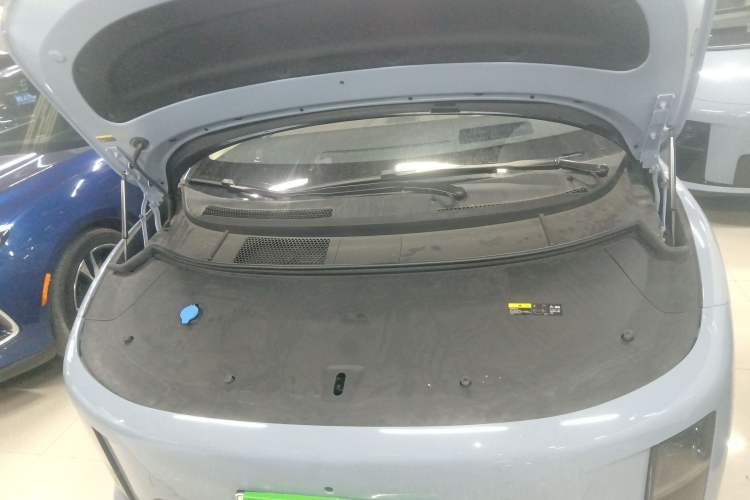 Used Li Auto i8 2025 Model Standard Version Engine Bay