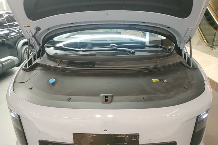Used Li Auto i8 2025 Model Standard Version Engine Bay