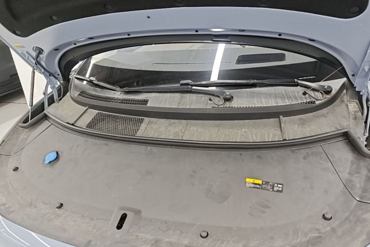Used Li Auto i8 2025 Model Standard Version Engine Bay