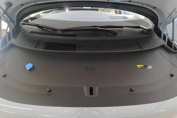 Used Li Auto i8 2025 Model Standard Version Engine Bay