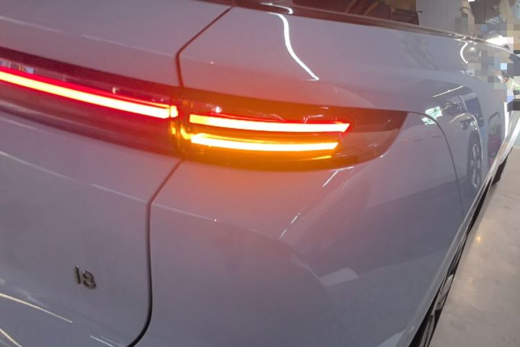 Used Li Auto i8 2025 Model Standard Version Exterior 3