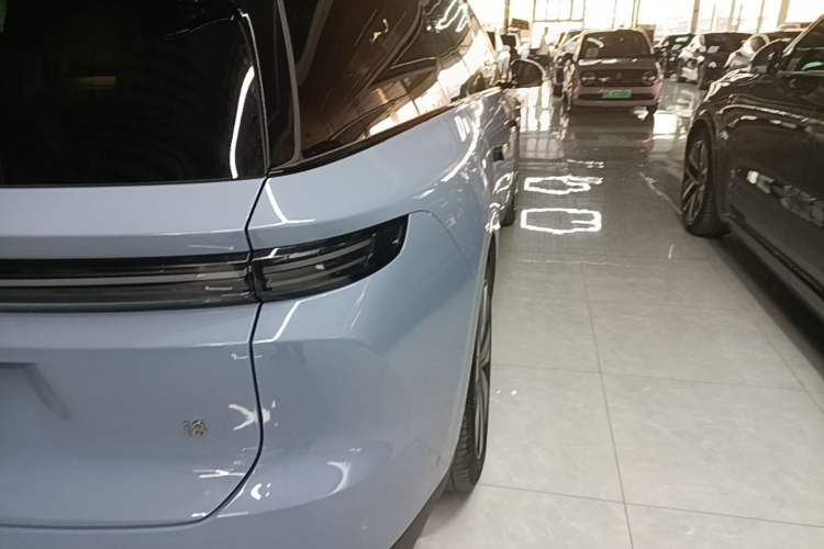 Used Li Auto i8 2025 Model Standard Version Exterior 3