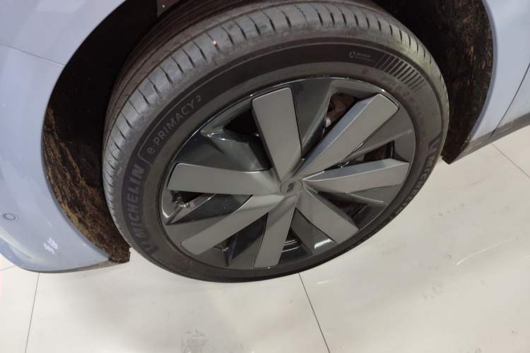 Used Li Auto i8 2025 Model Standard Version Exterior 4