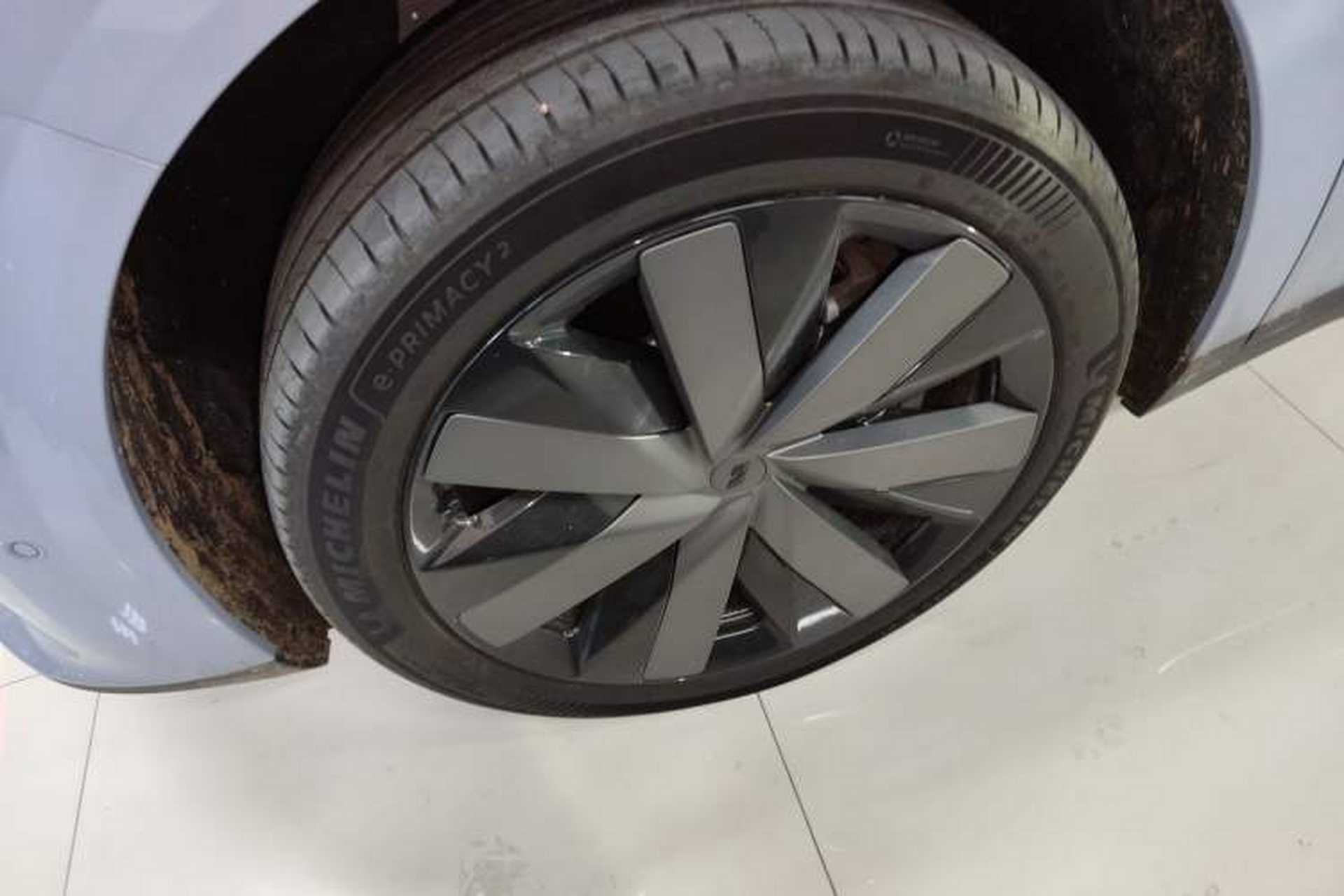 Used Li Auto i8 2025 Model Standard Version Exterior 4