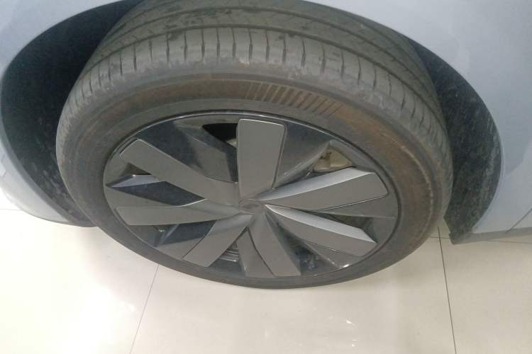 Used Li Auto i8 2025 Model Standard Version Exterior 4