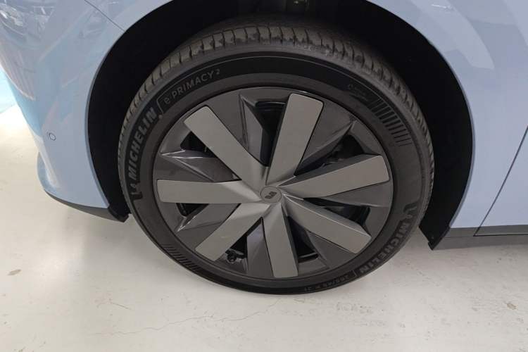 Used Li Auto i8 2025 Model Standard Version Exterior 4