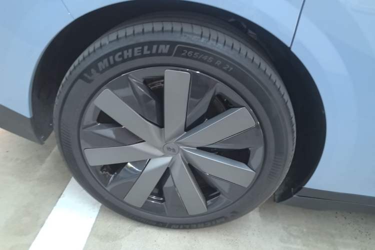 Used Li Auto i8 2025 Model Standard Version Exterior 5