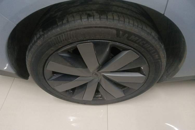 Used Li Auto i8 2025 Model Standard Version Exterior 5
