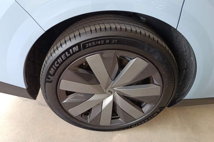 Used Li Auto i8 2025 Model Standard Version Exterior 5