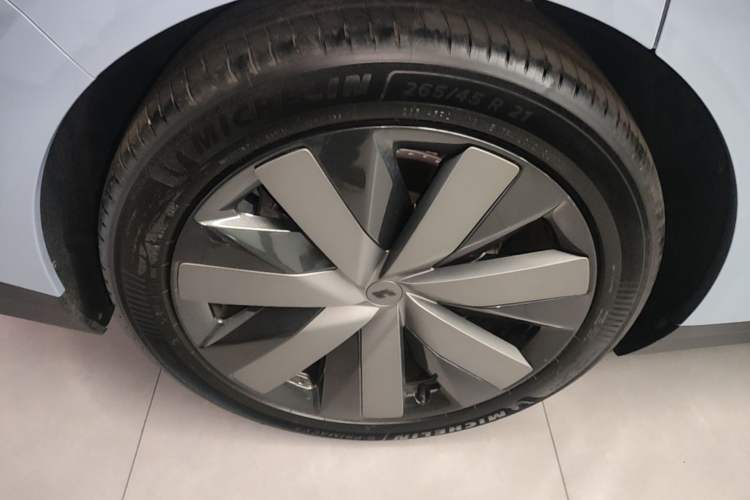Used Li Auto i8 2025 Model Standard Version Exterior 5