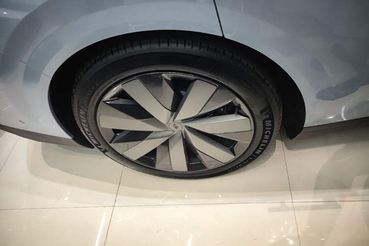 Used Li Auto i8 2025 Model Standard Version Exterior 5