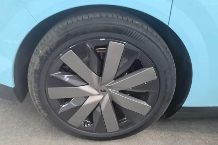 Used Li Auto i8 2025 Model Standard Version Exterior 5