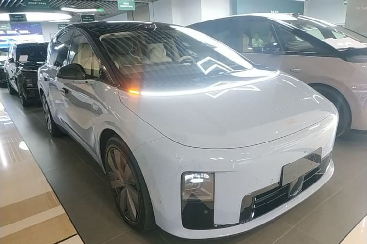 Used Li Auto i8 2025 Model Standard Version Front Right 45 Deg