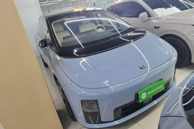 Used Li Auto i8 2025 Model Standard Version Front Right 45 Deg